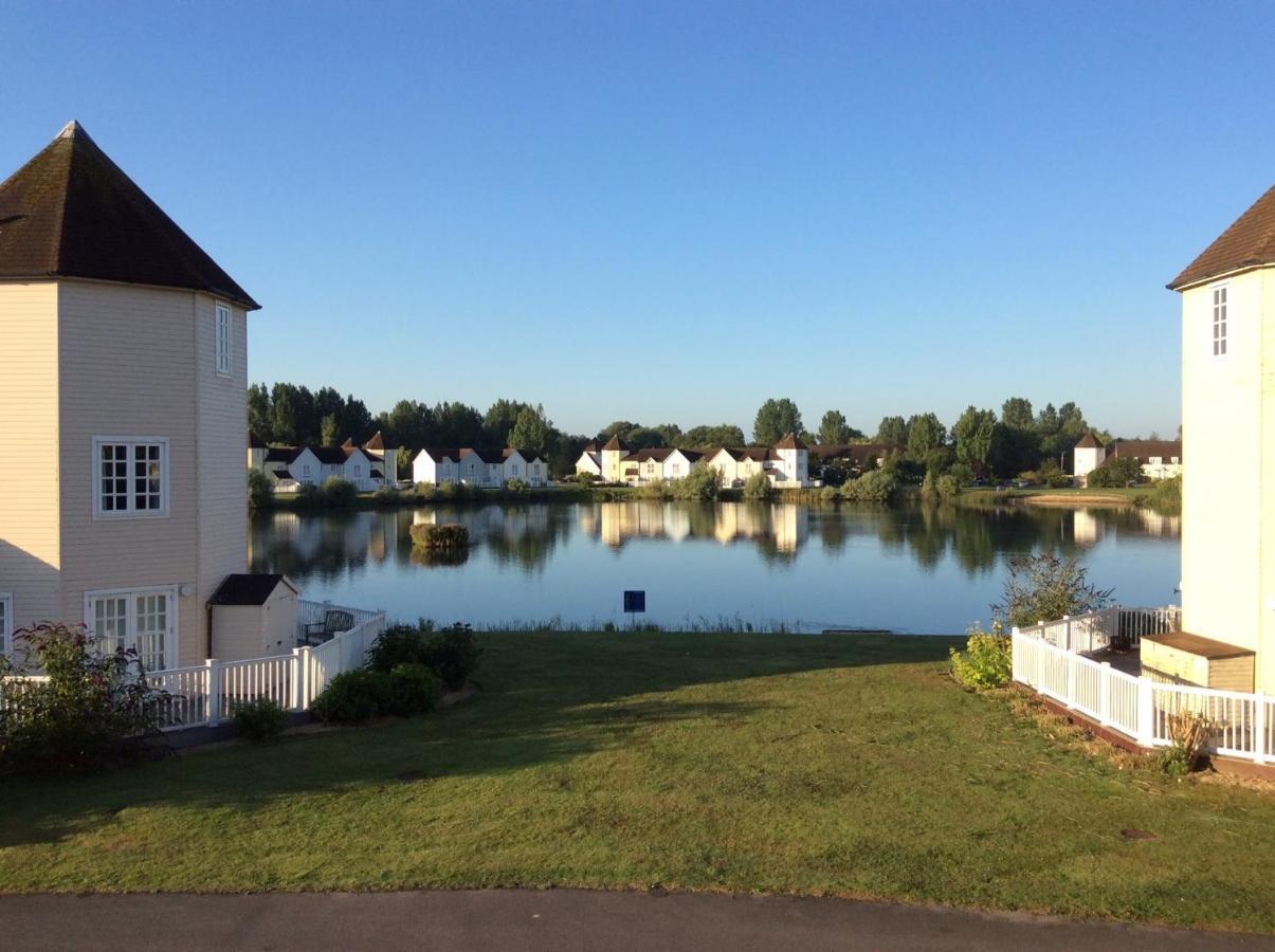 Liming Lodge - Lakeside Home In The Cotswolds 南塞尔尼 外观 照片