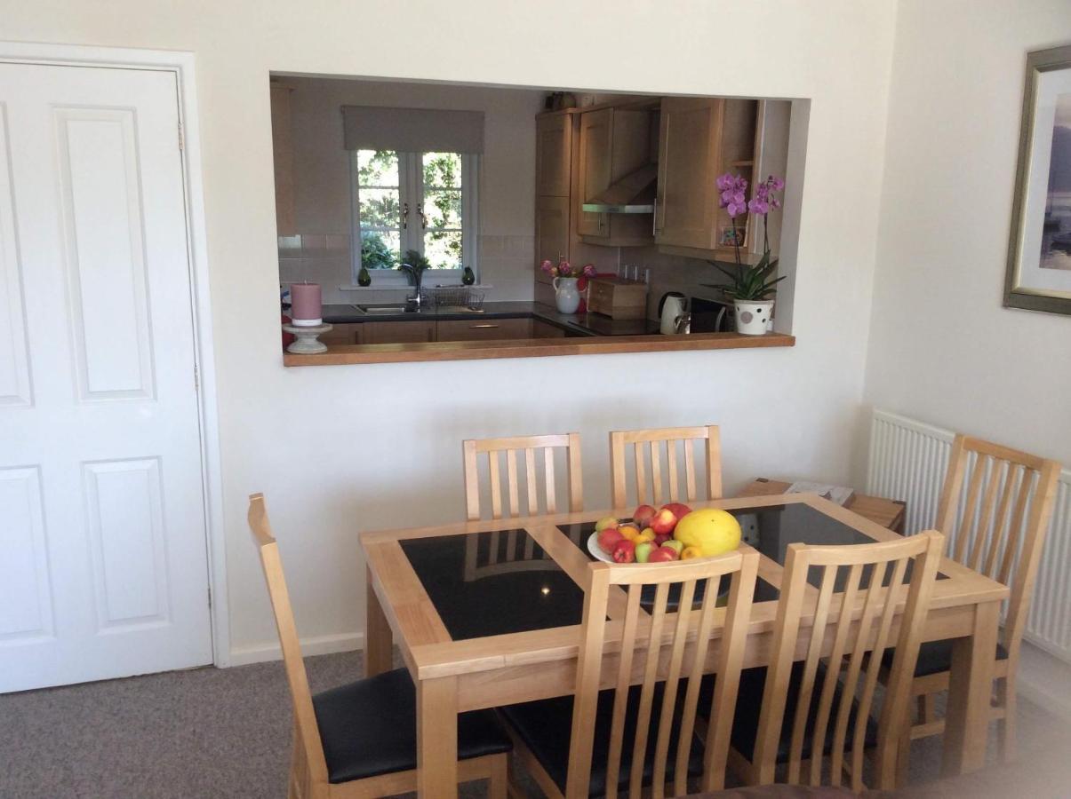 Liming Lodge - Lakeside Home In The Cotswolds 南塞尔尼 外观 照片