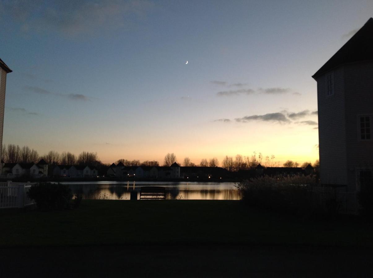 Liming Lodge - Lakeside Home In The Cotswolds 南塞尔尼 外观 照片