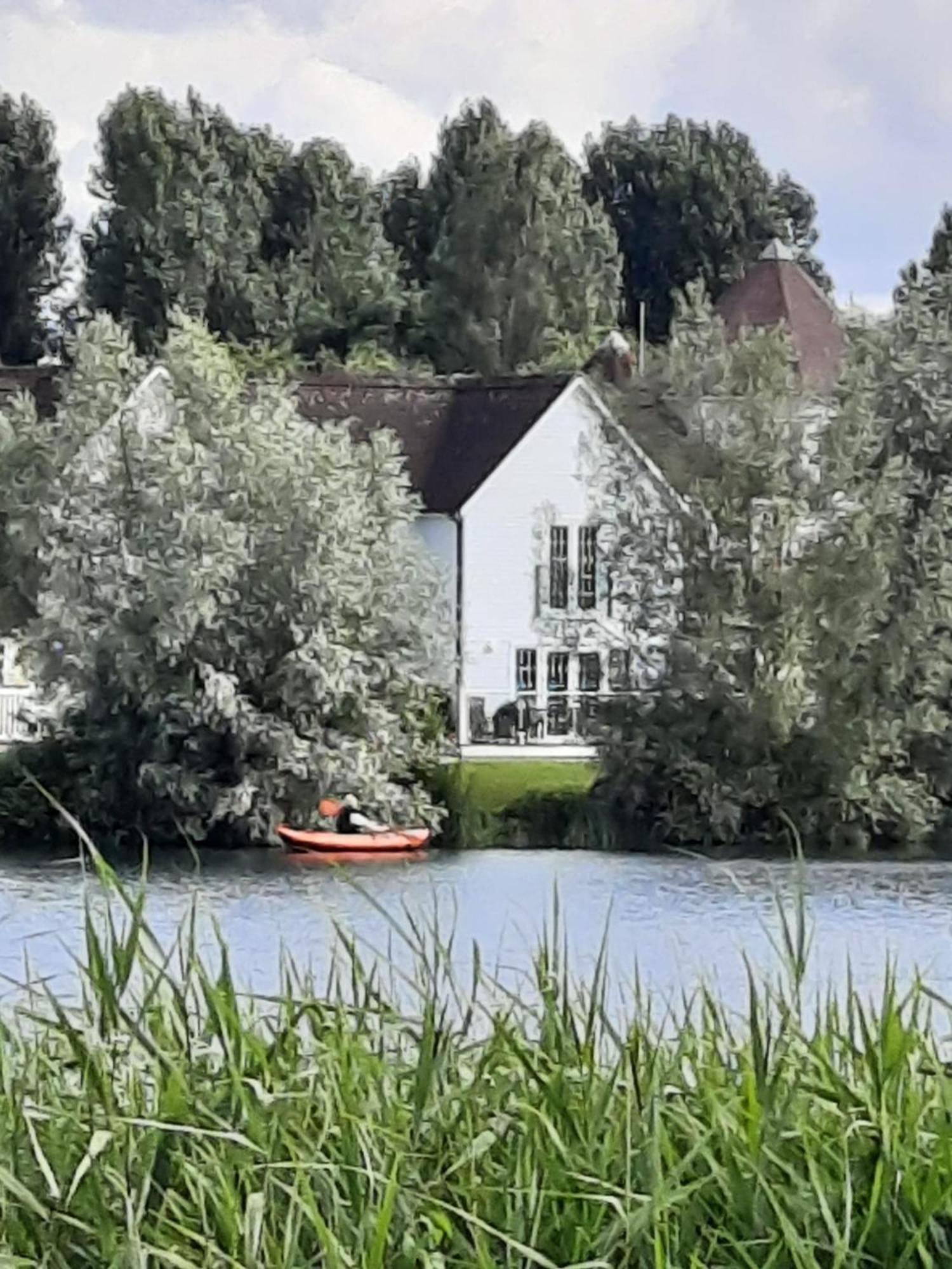 Liming Lodge - Lakeside Home In The Cotswolds 南塞尔尼 外观 照片
